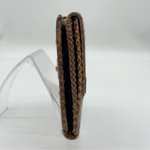 Auth GUCCI 035.0959.2131 Python
Jackie Bifold Brown Wallet - Picture 5 of 16